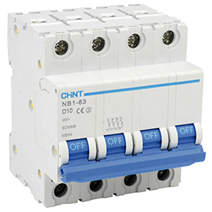 Disjoncteur tétrapolaire pour installation électrique industrielle en réseau triphasé avec coupure du neutre