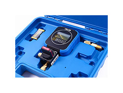 Manomètre électronique 1 voie tous fluides  classe 0.4 avec 2 flexibles 1,5 m et 1 adaptateur 5/16